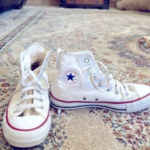 Converse Women's Chuck Taylor All Star Sneakers.size:6 like new .